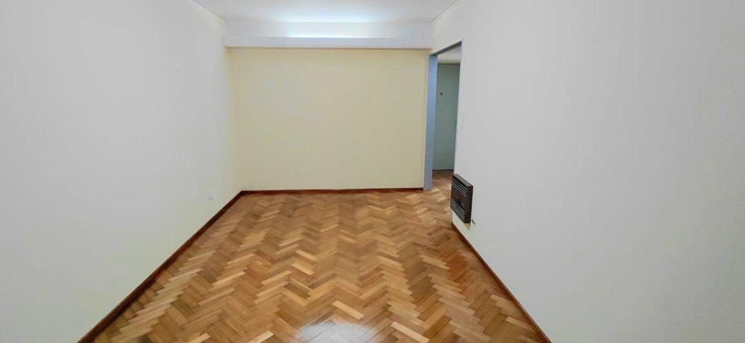 Alquiler Tres ambientes balcón y Patio Bme Mitre