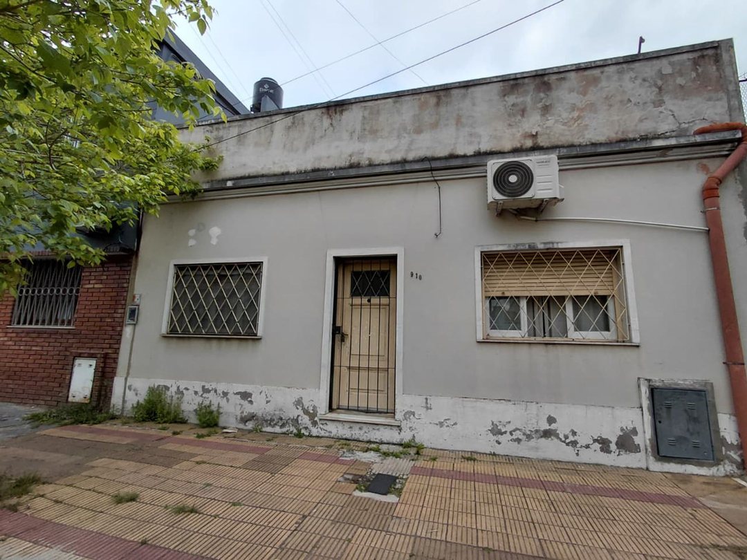 VENTA PH AL FRENTE 3 AMBIENTES MORON  Y TERRAZA