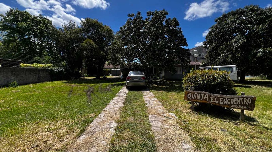 QUINTA EN VENTA EN LONGCHAMPS CON DEPTO MAS LOCAL