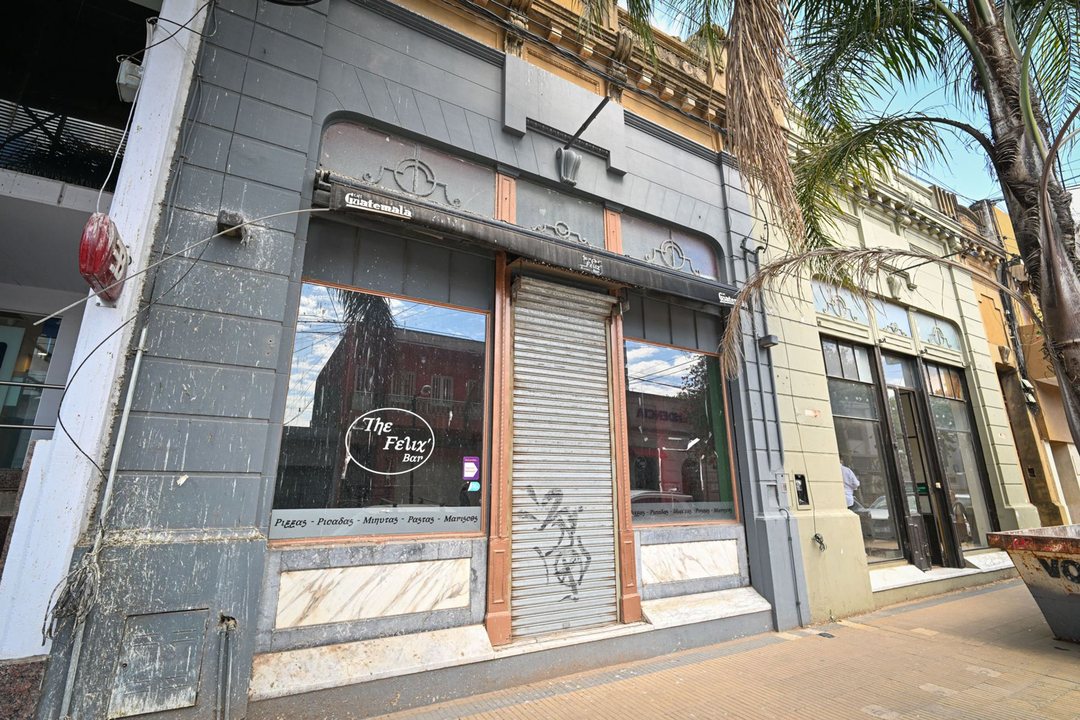 Remax Tendencia vende locales comerciales en Vdo