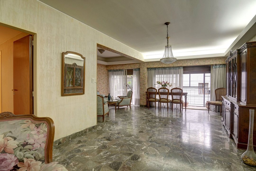 Venta dpto 4 amb + depen/balcón/ baulera Caballito