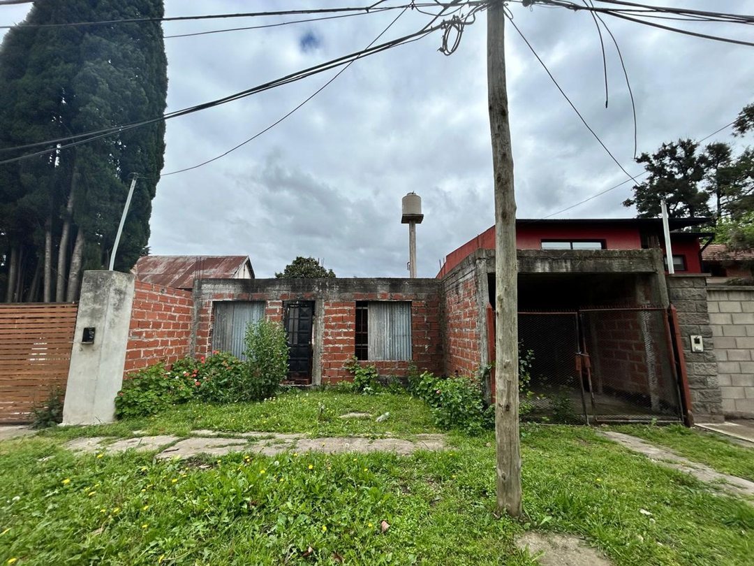 CASA DOS AMBIENTES EN EZEIZA EN CONSTRUCCION
