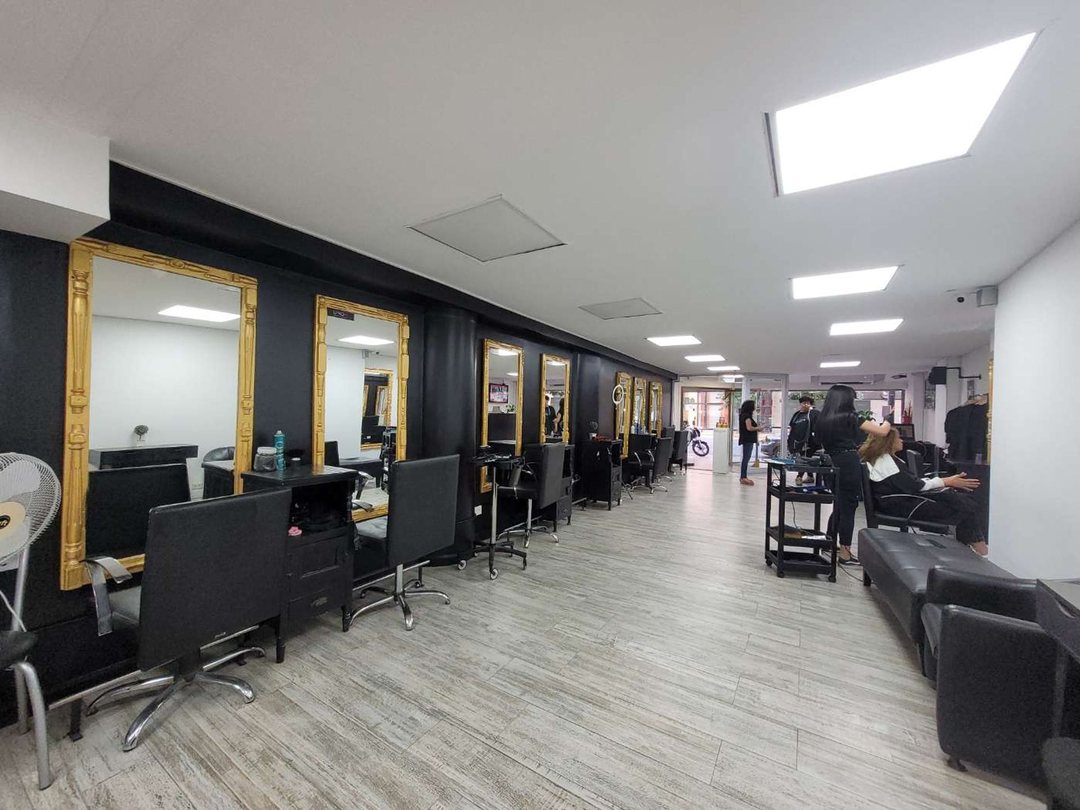 ALQULER  LOCAL 150 M2  EN AV CÓRDOBA