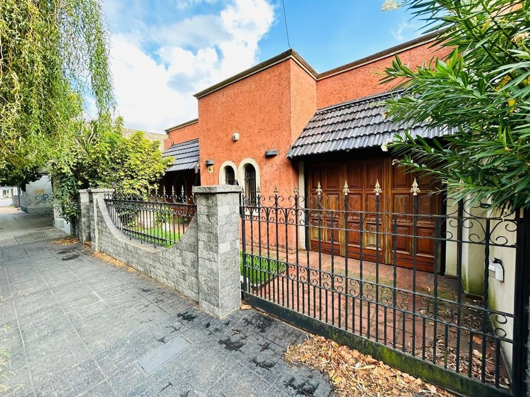 Casa de 7 ambientes 5 habitaciones venta Temperley