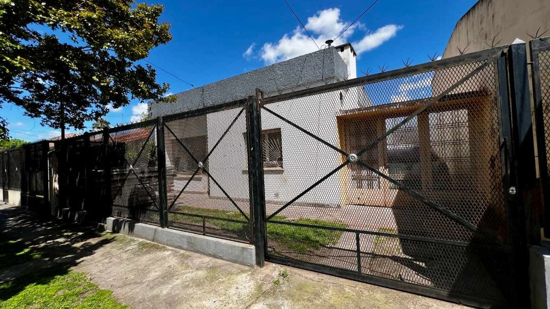 CASA 4 AMBIENTES VENTA EN LONGCHAMPS