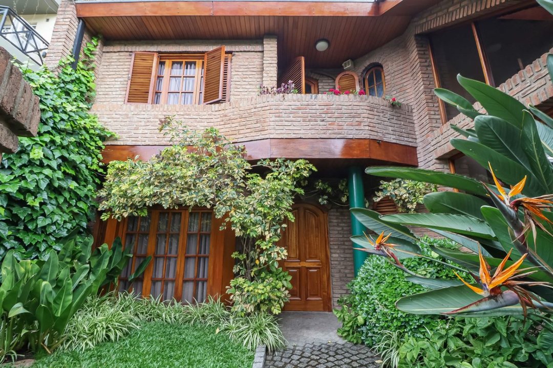 VENTA CASA 5 AMBIENTES COCHERAS HAEDO APTA CREDITO