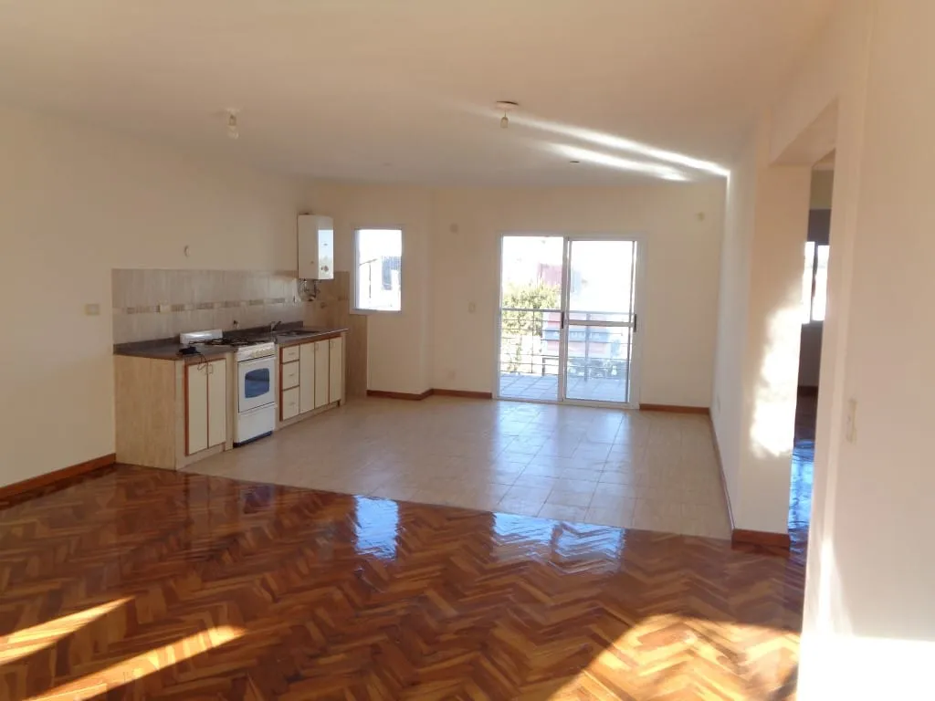 Barrio Las Margaritas - Semipiso Externo de 2 Dormitorios, Amplio con Balcón y E...