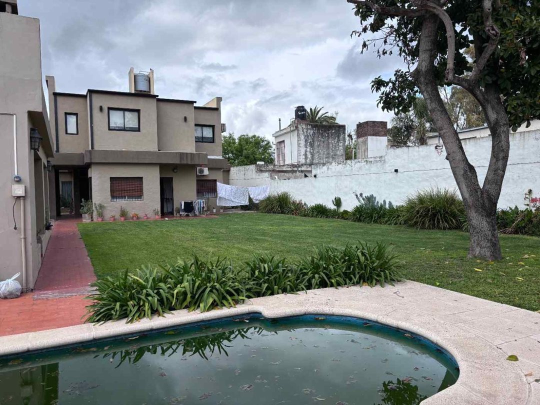 CASA EN VENTA EN PERGAMINO CON PILETA