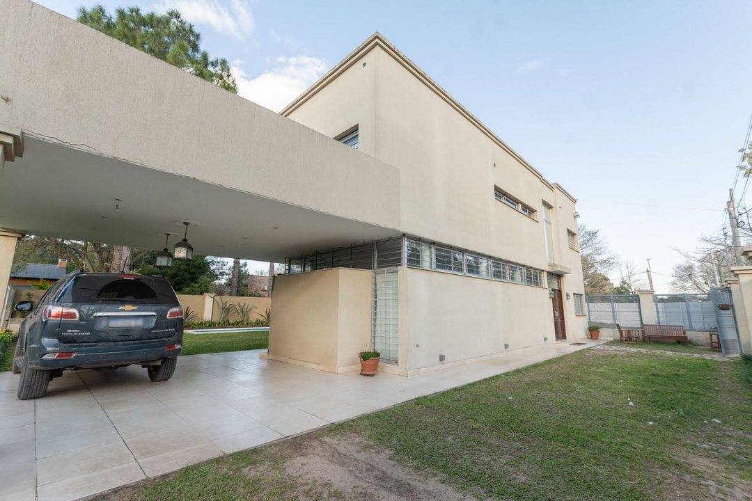 ALQUILER CASA EN BOSQUES DE LA SALLE