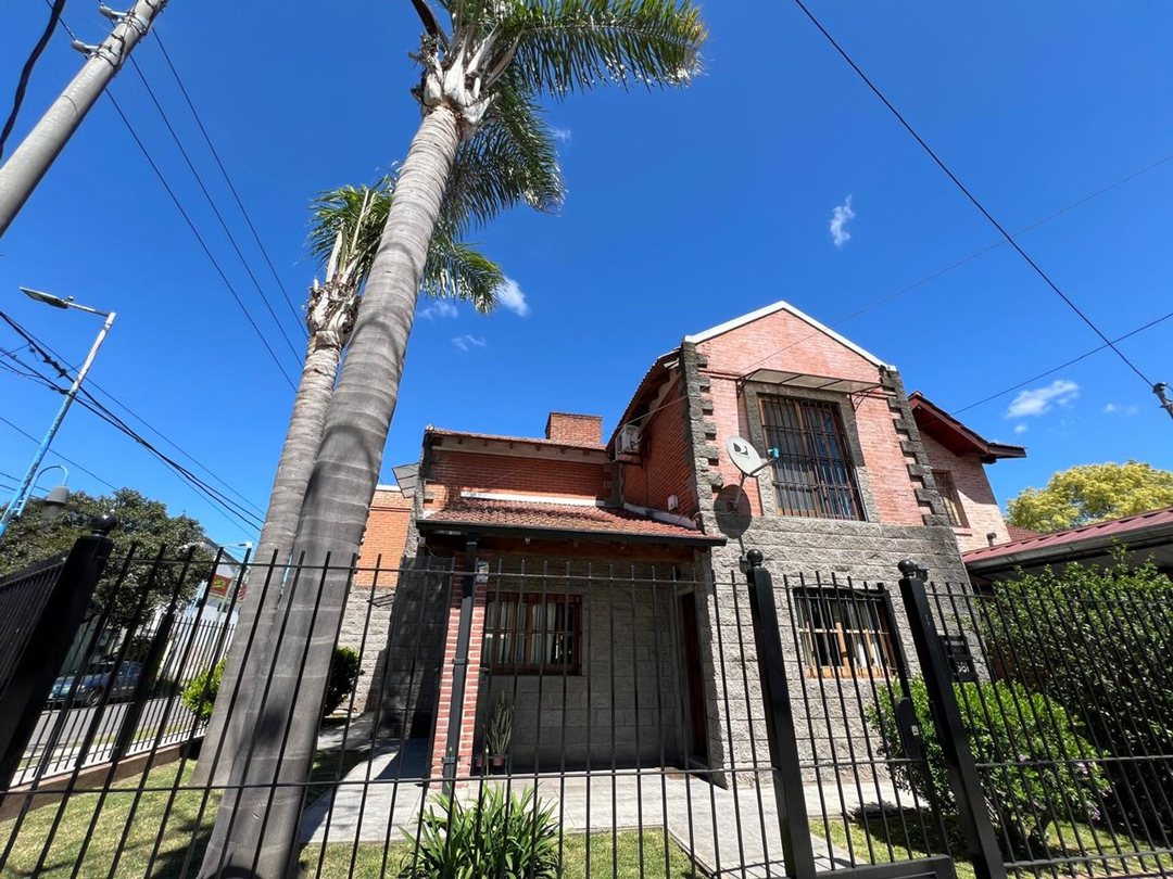 VENTA CASA 5 AMBIENTES GARIN CON PILETA Y COCHERA