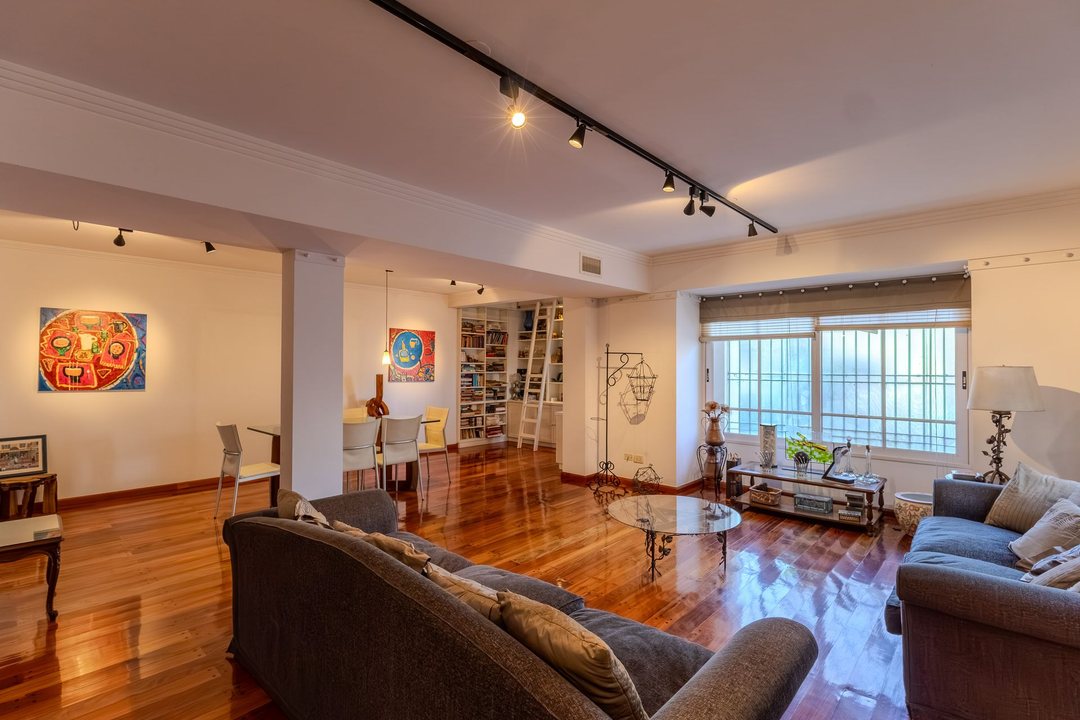 VENTA CASA CON SEGURIDAD PRIVADA -VILLA DEL PARQUE