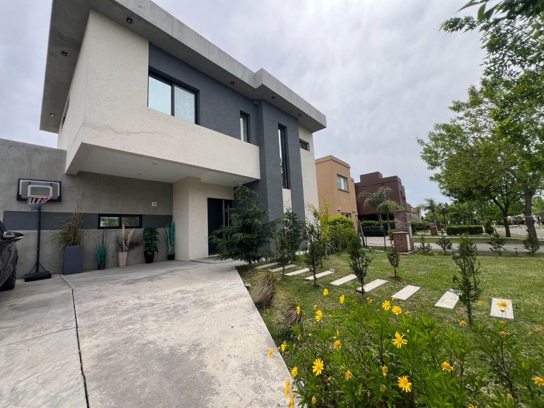Casa en Venta San Eduardo Pilar del Este c/Pileta