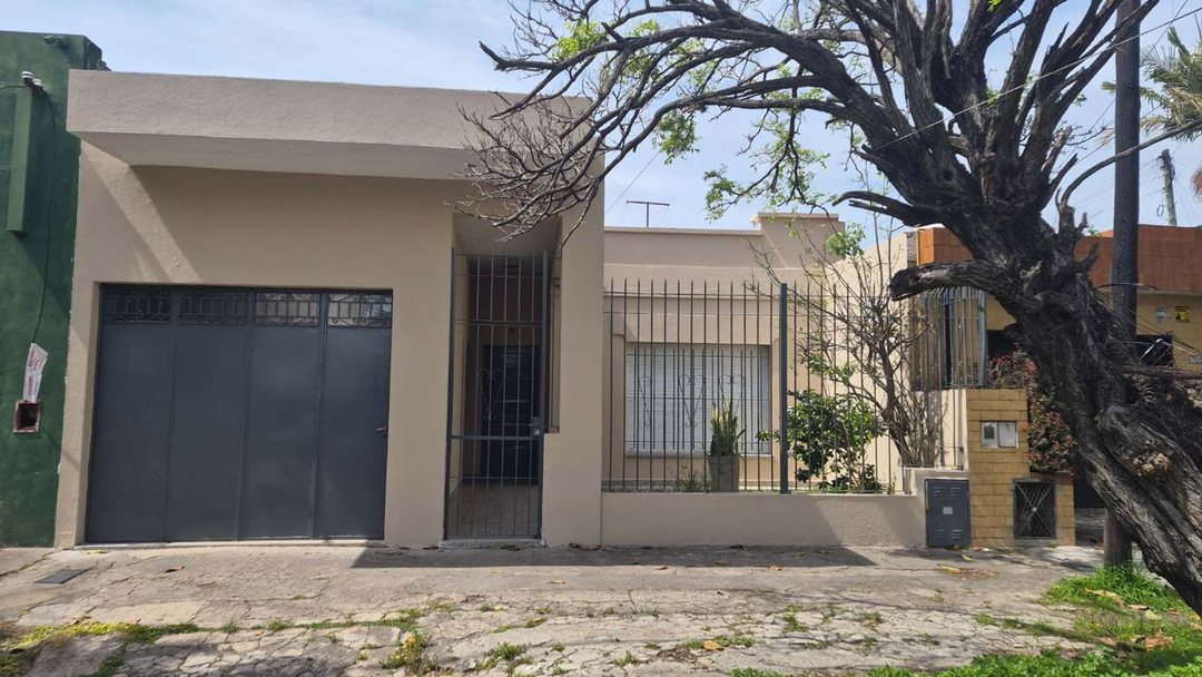 Venta Casa 3 Ambientes con Cochera en Quilmes