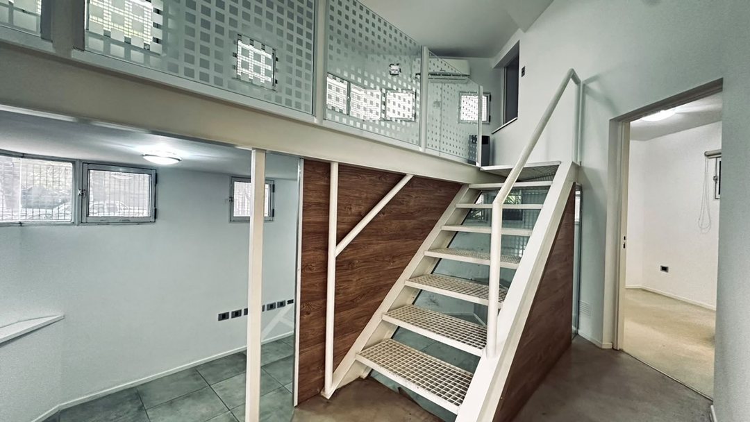 VENTA OFICINA/ESTUDIO EN PLANTA BAJA