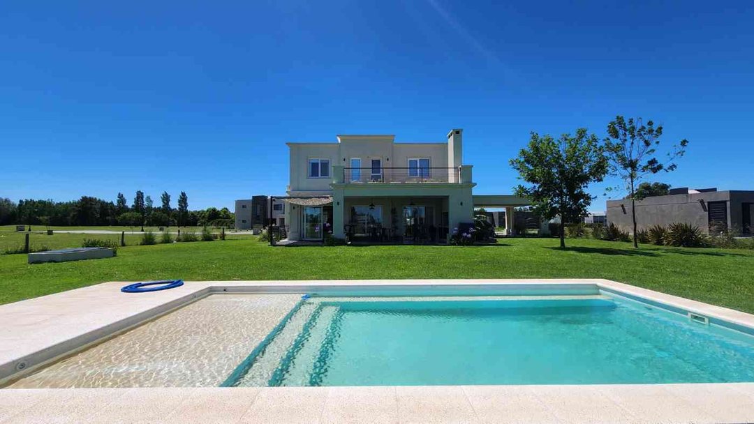 ALQUILER CASA 3 DORMITORIOS AREA 60