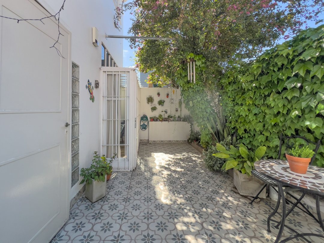 VENTA CASA OLIVOS 4 AMBIENTES TRIPLEX CON PATIO