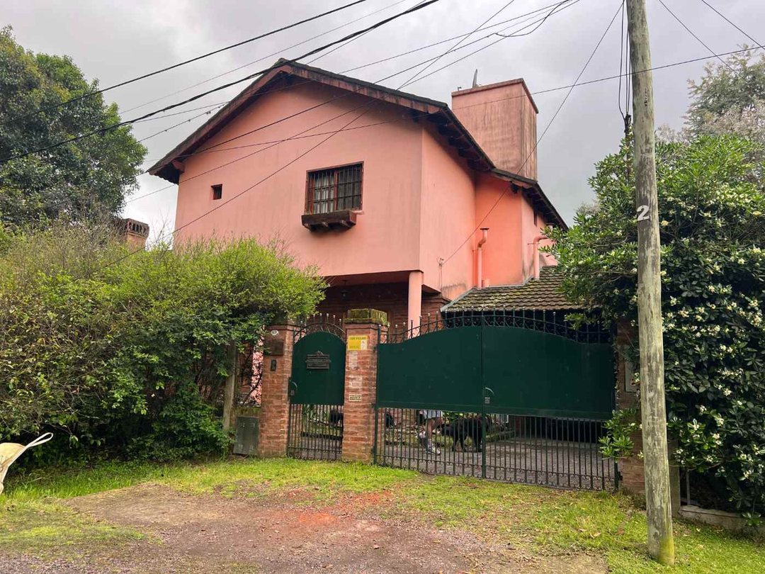 VENTA CASA 5 AMBIETNES De Vicenzo Chico, Pilar