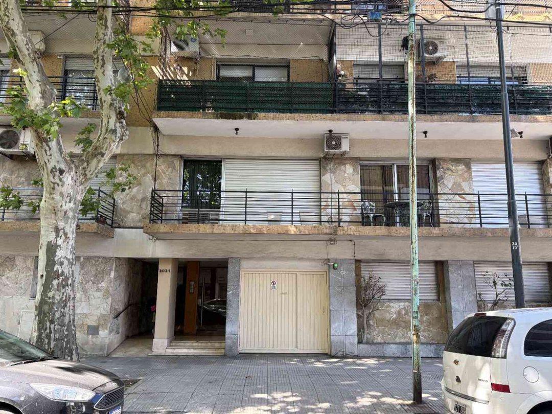 DEPTO 5 AMB EN VILLA URQUIZA CON COCHERA Y BAULERA