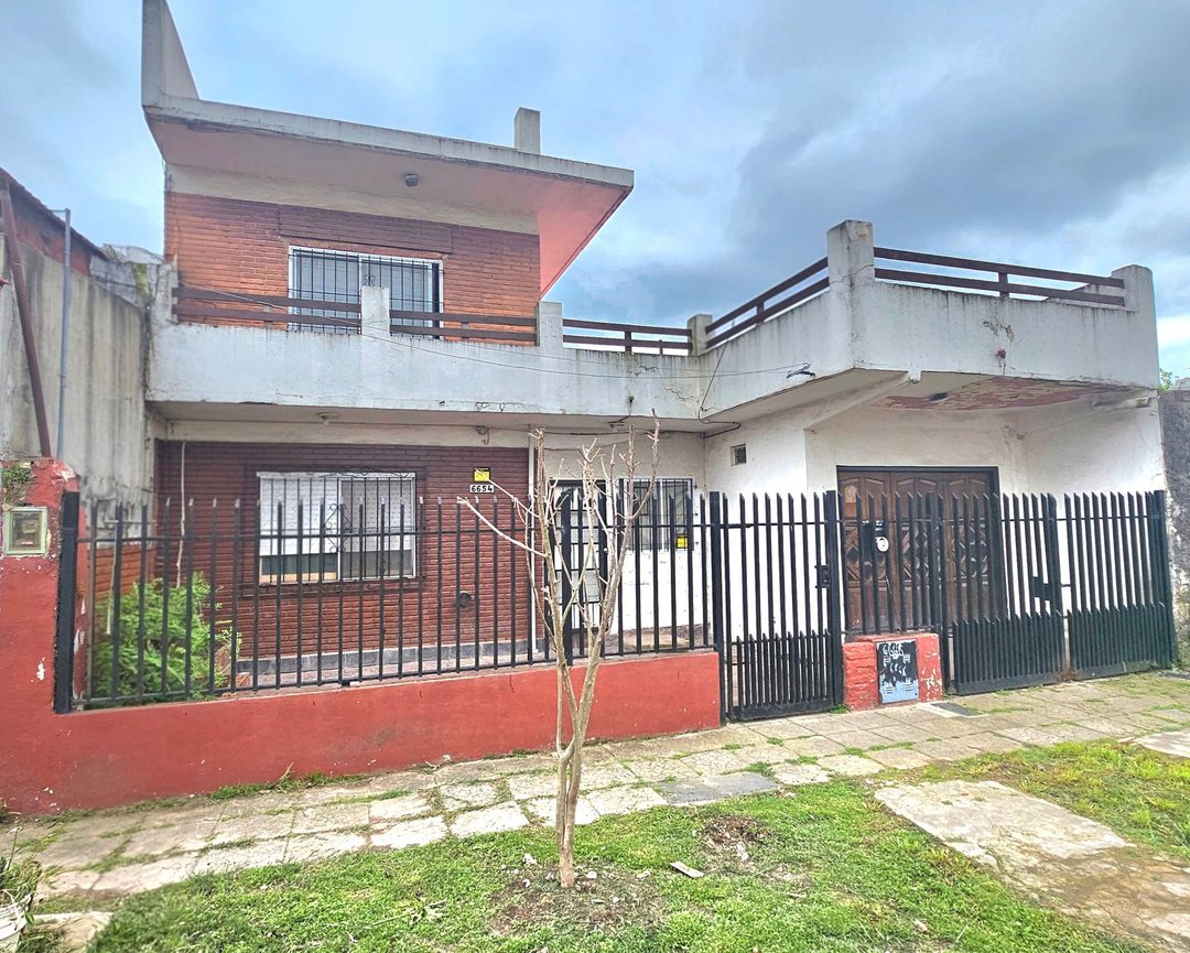 VENTA CASA 3 AMBIENTES MORENO EXCELENTE OPORTUNIDA