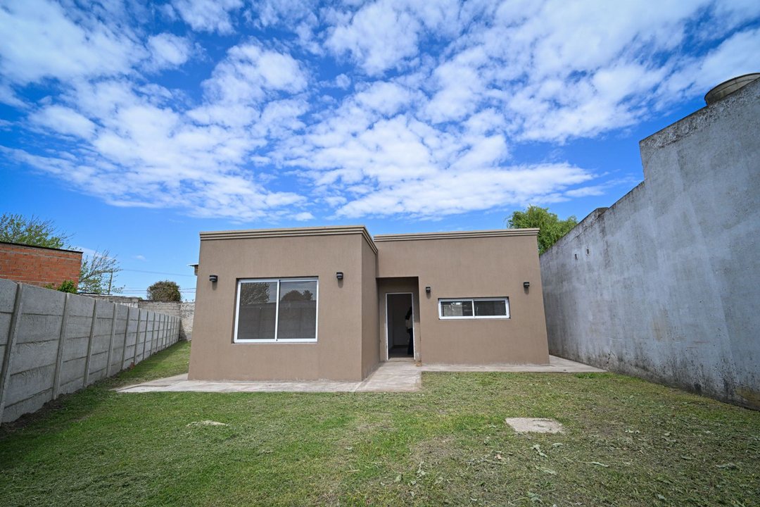 Se vende casa a estrenar 2 dorm en Venado Tuerto