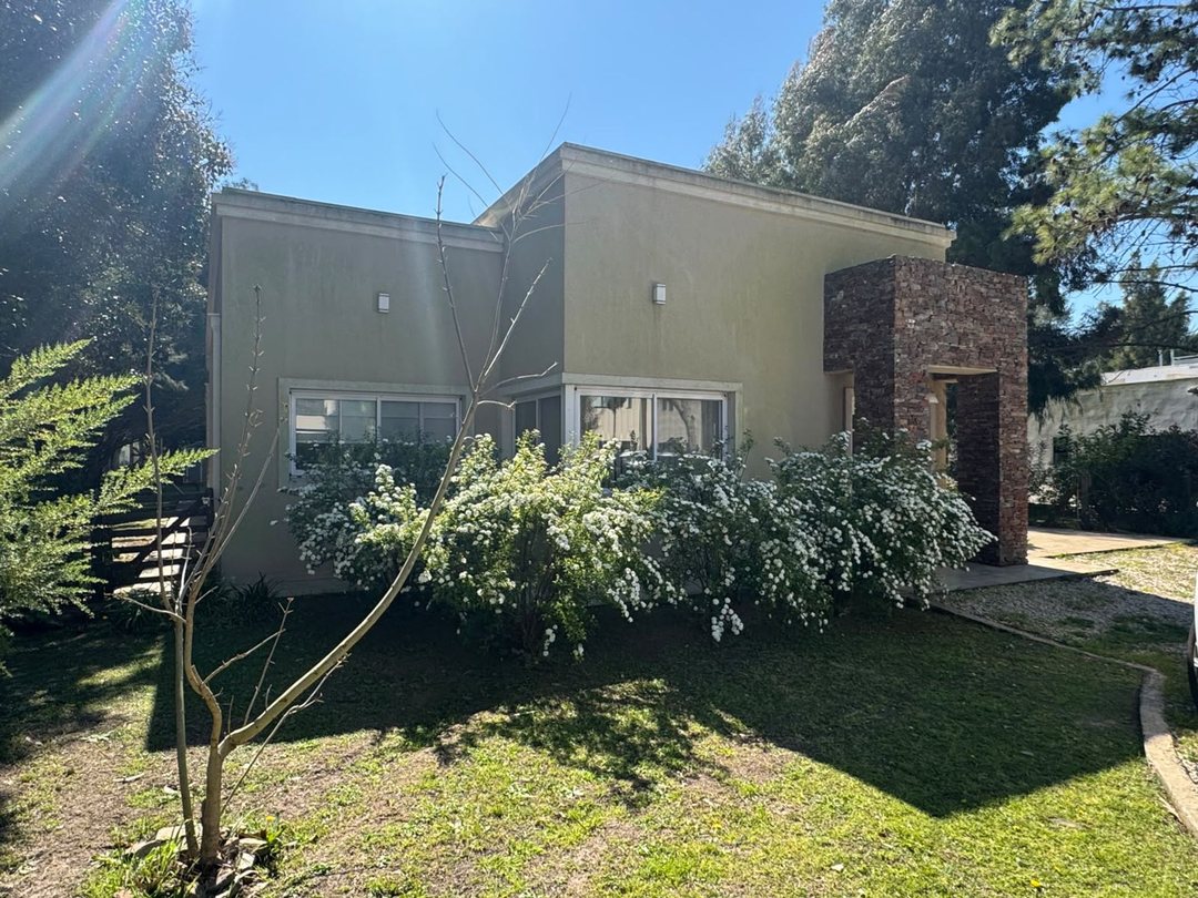 Casa en alquiler de tres dormis MIralagos 1