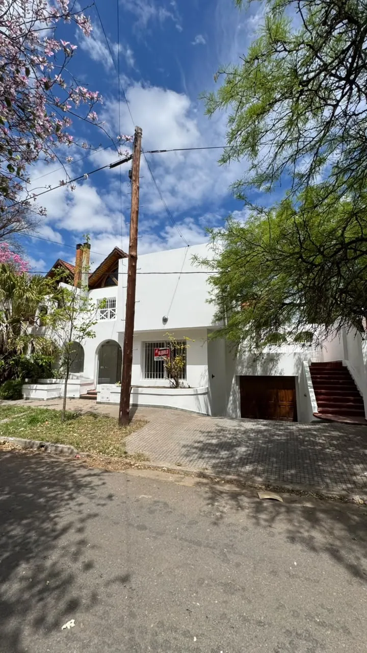 ¡Oportunidad! Hermosa Casa en Alquiler en Valle del Cerro | Amplia, Luminosa, 3 Dorm, 3 Baños