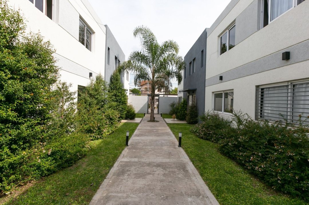 ALQUILER DUPLEX 3 AMB PARQUE Y COCHERA - ITUZAINGO
