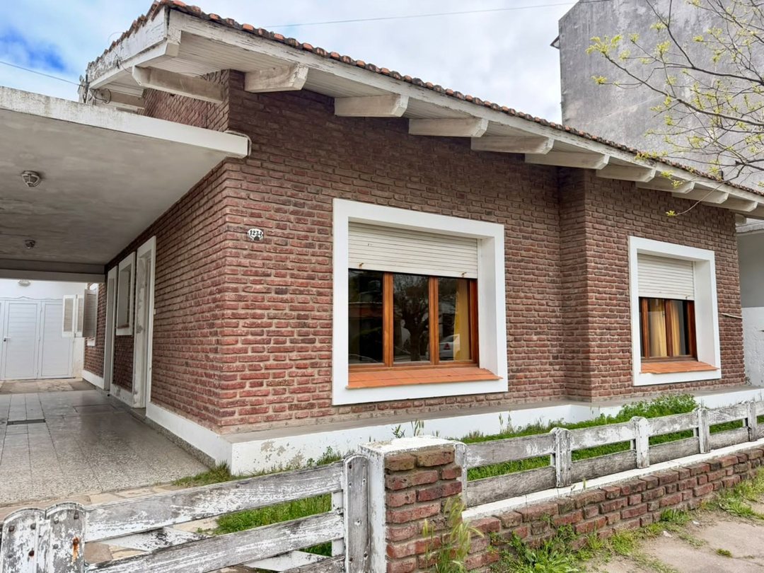 VENTA CASA A DOS CUADRAS DE LA PLAYA