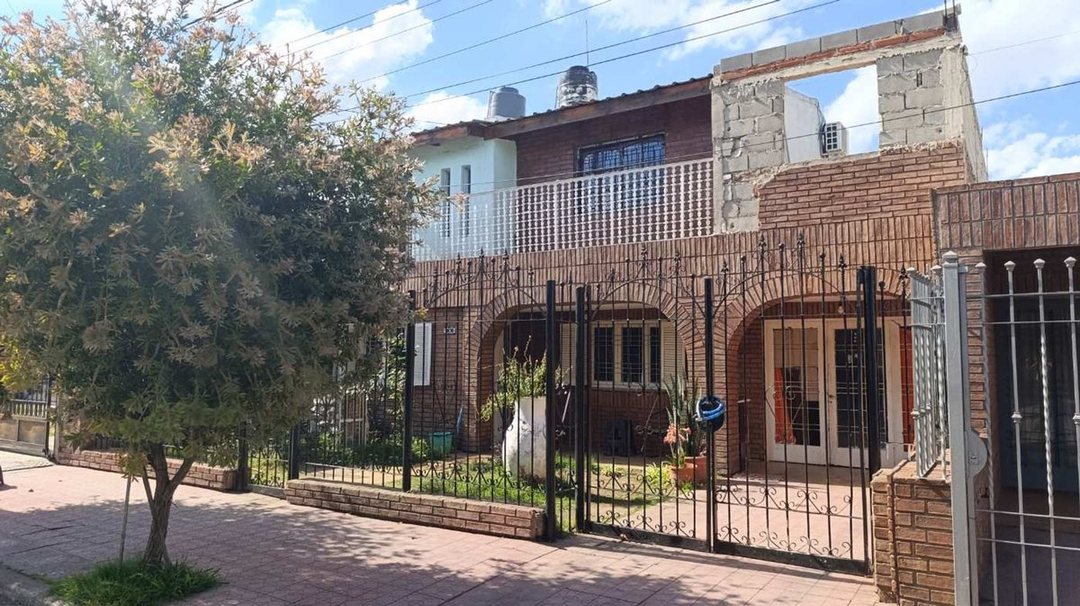 VENTA CASA + DEPARTAMENTO JUAN XXIII CORDOBA