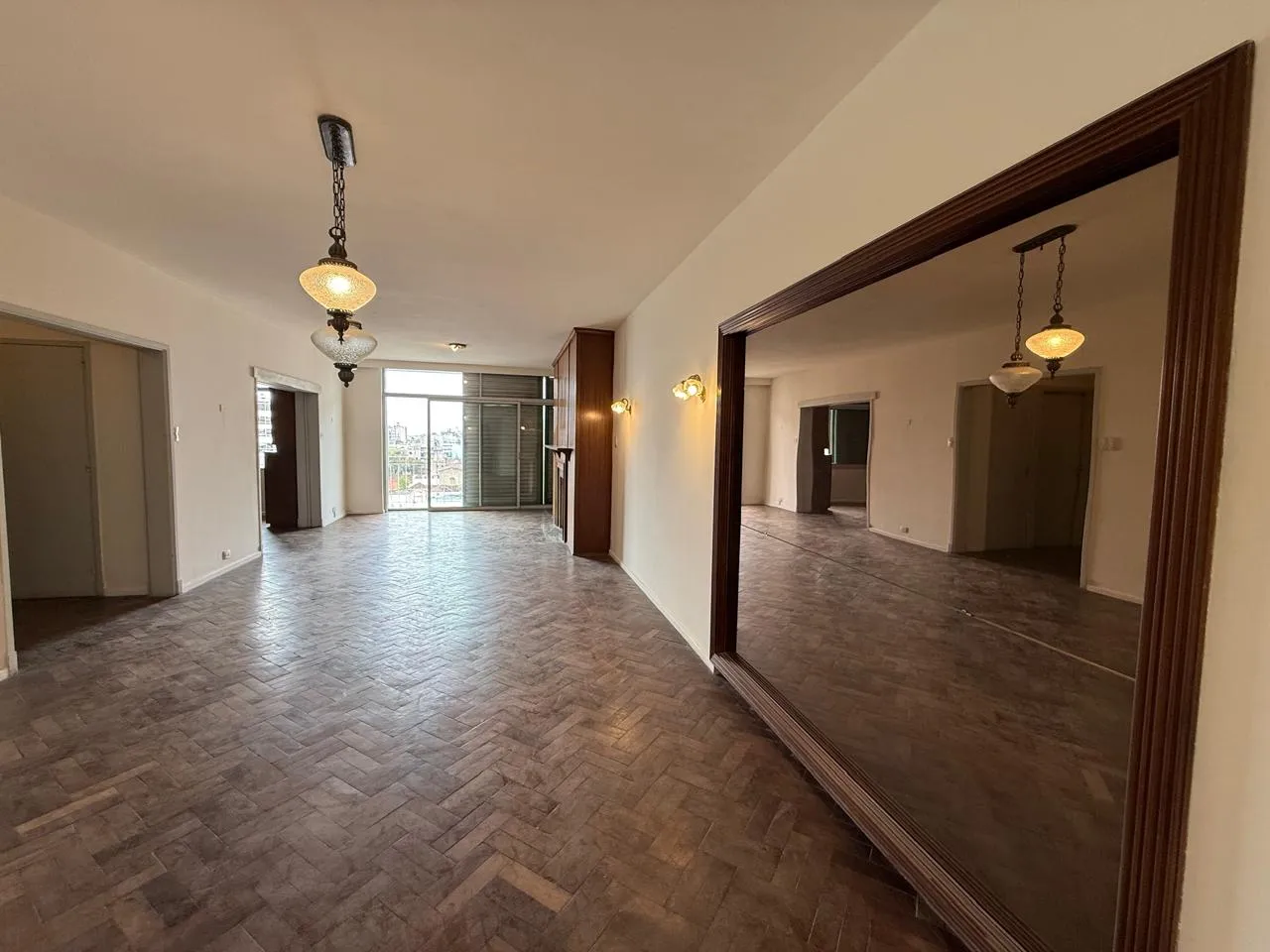 Venta Departamento Piso Completo de 3 Dorm. con Balcón en B° Centro