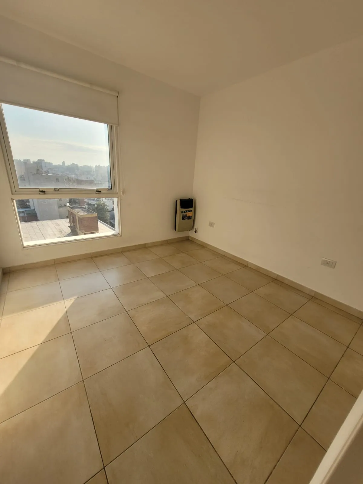 ALQUILER. Sin comisión inmobiliaria !!! Depto 2 Dormitorios, excelente estado y ubicación, muy luminoso.