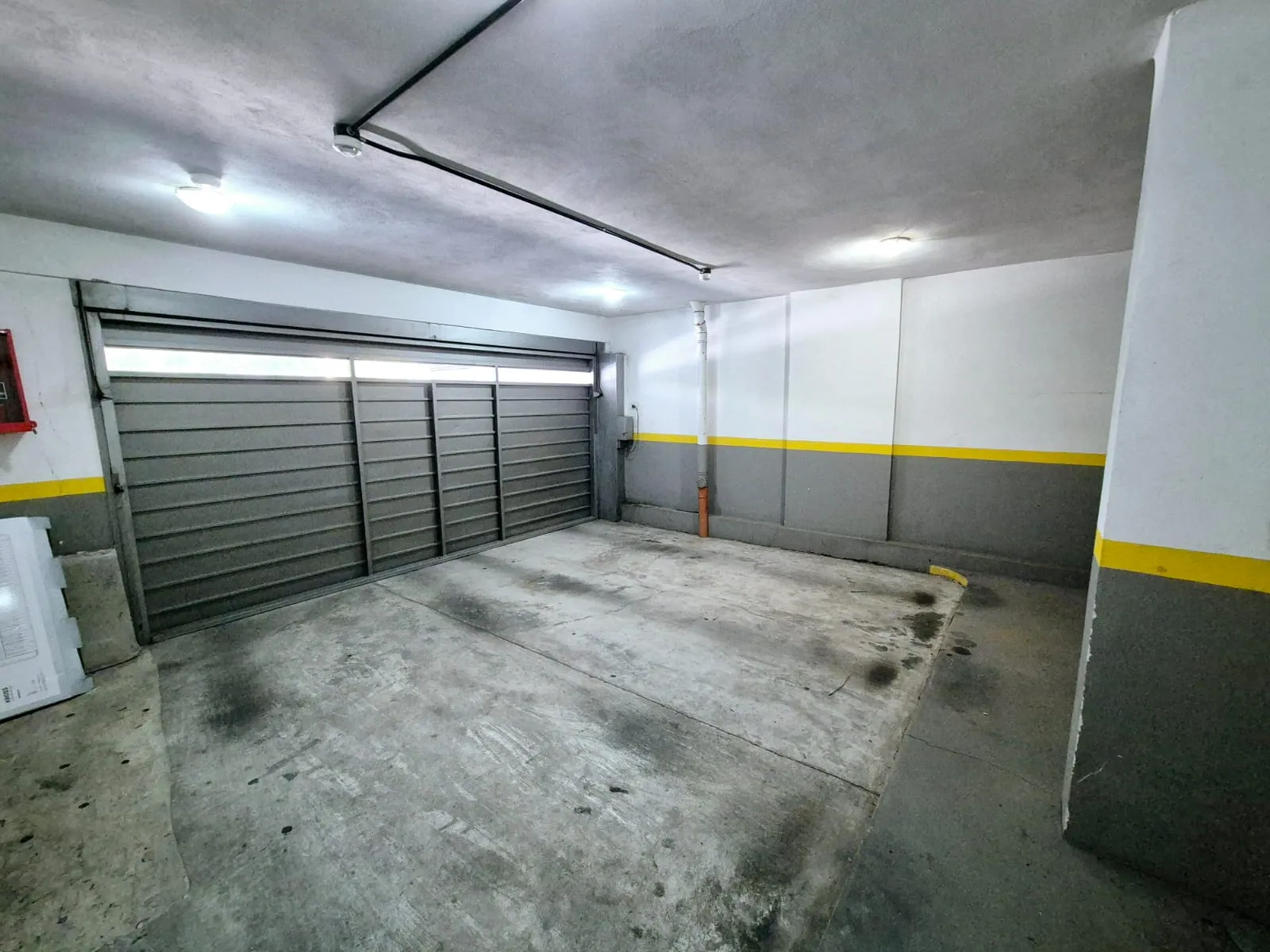 EXCLUSIVA COCHERA - CON SEGURIDAD 24 HS - PLANTA BAJA - EXCELENTE UBICACION - - PH CON ESCRITURA