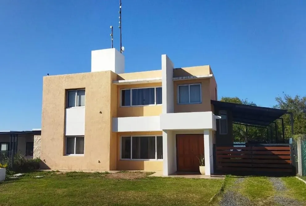 Casa en venta en Las Cañitas Barrio Privado de 4 Dormitorios