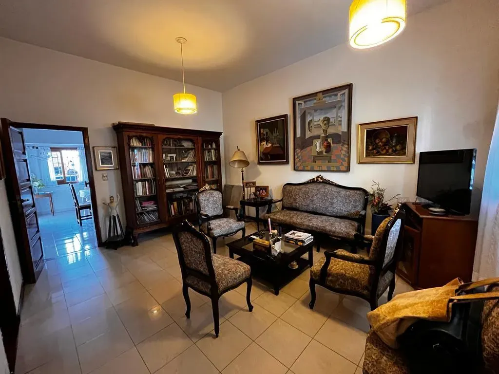 Casa en Venta de 2 dormitorios en Villa Cabrera, impecable, apta crédito