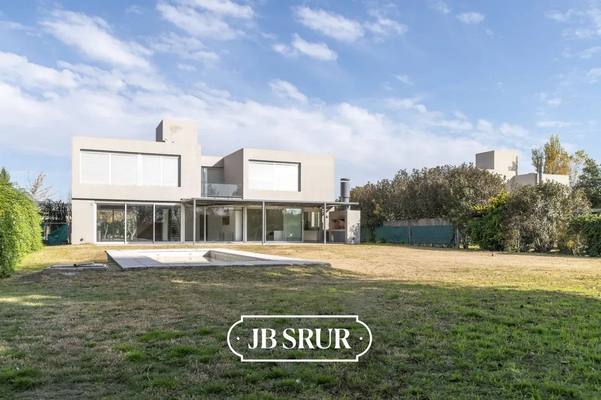 Casa en venta de 3 dormitorios en Country La Santina