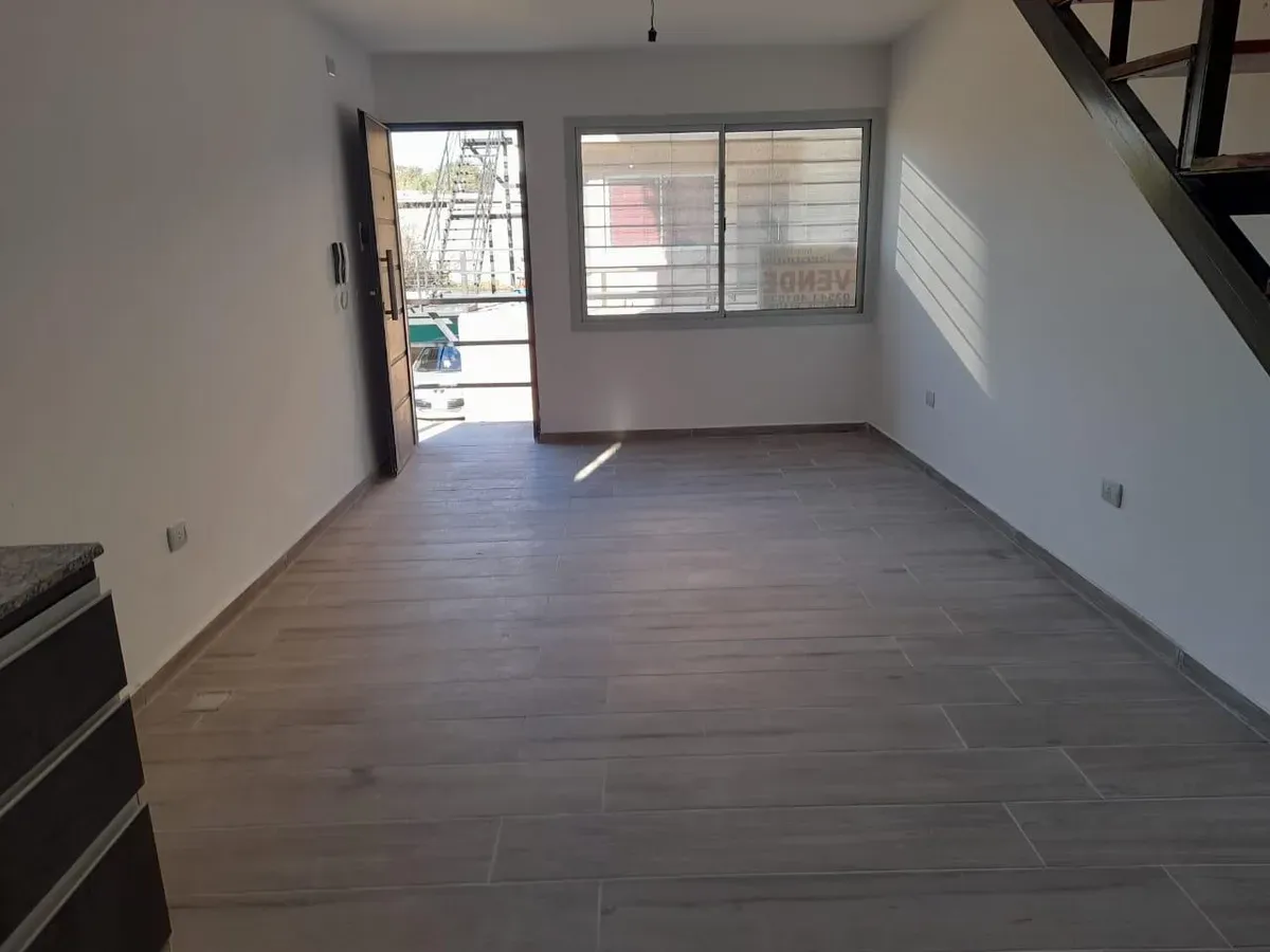 En alquiler | Duplex en Cuesta Colorada de 2 Dormitorios - Av Las Acacias