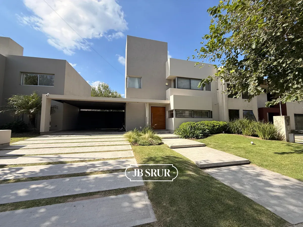 Casa en Venta en Tejas 3, con dos dormitorios, pileta y galería cerrada