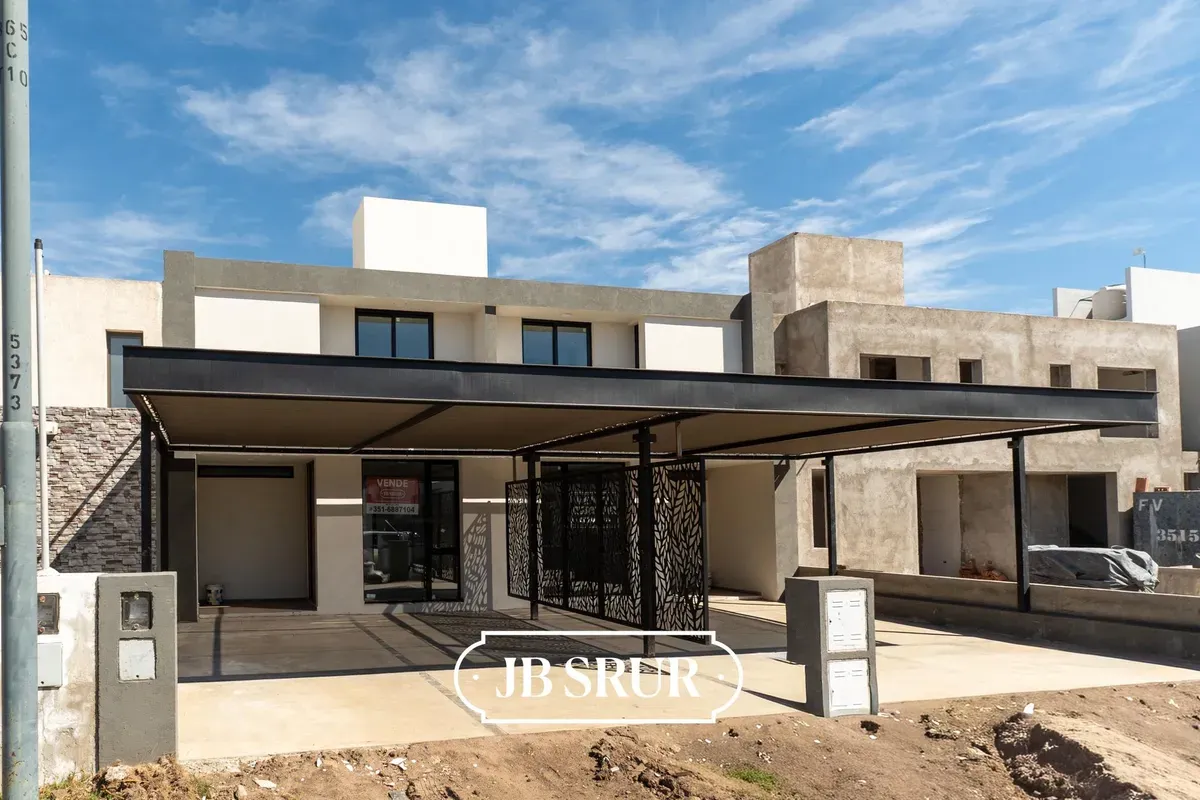 Dúplex en venta de 3 dormitorios en Colinas de Manantiales