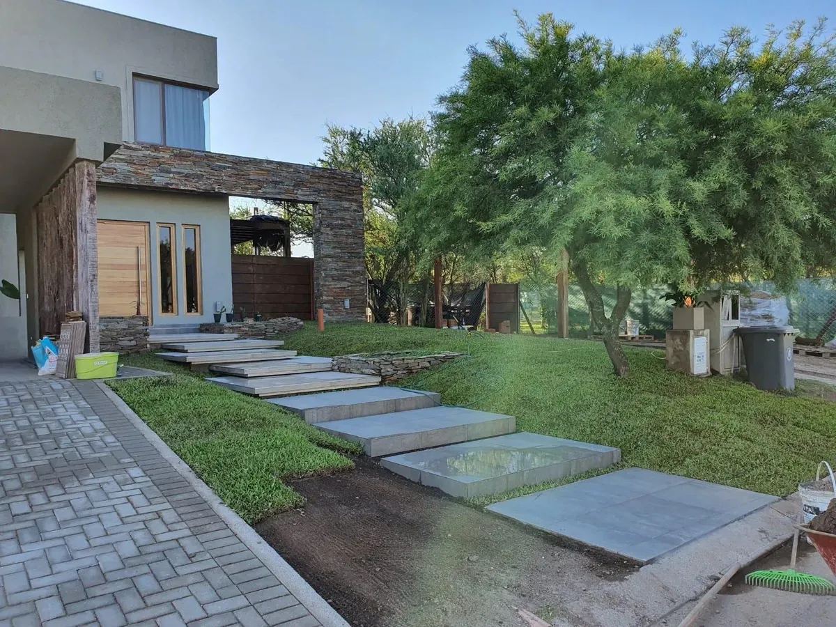 Casa en  Venta de 3 Dormitorios en Las Cañitas Barrio Privado