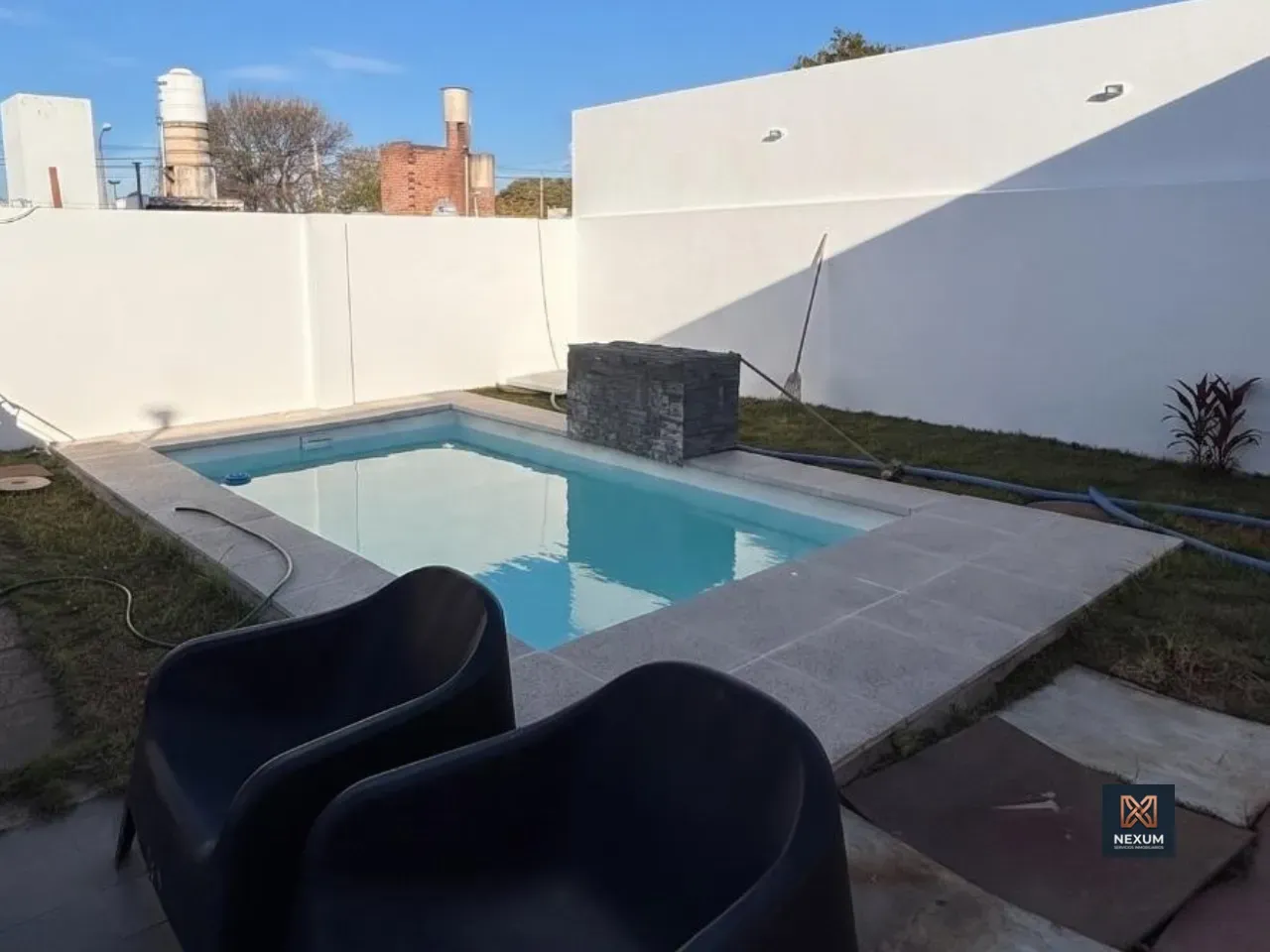Hoy Nexum trae Gran casa de 3 dormitorios con patio, pileta y asador