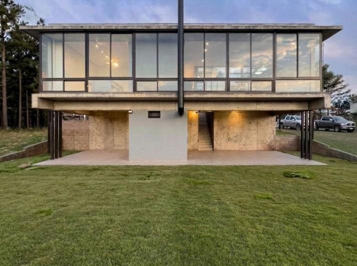 Casa · 113m² · 7 Ambientes · 2 Cocheras
