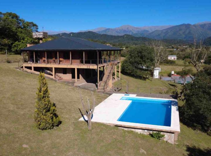 Casa · 200m² · 4 Ambientes · 2 Cocheras
