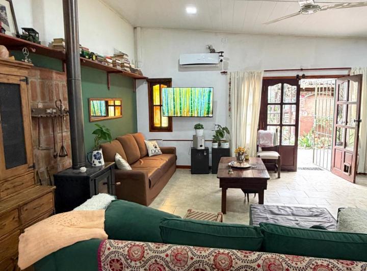 Casa · 340m² · 5 Ambientes · 1 Cochera