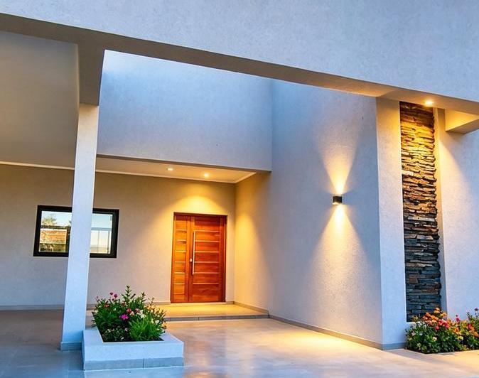 Casa · 700m² · 5 Ambientes · 2 Cocheras