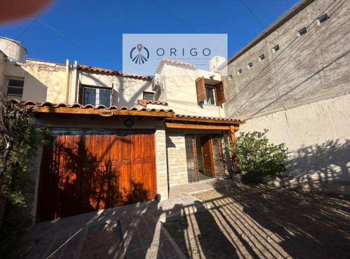 Casa · 134m² · 6 Ambientes · 2 Cocheras