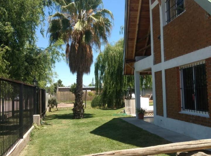 Casa · 360m² · 3 Dormitorios · 7 Cocheras