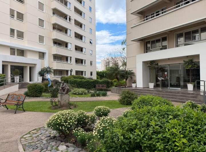 Departamento · 83m² · 5 Ambientes · 1 Cochera