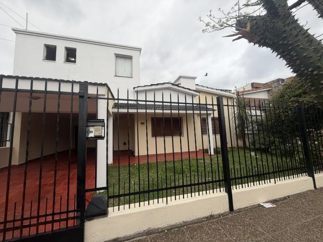 Casa · 397m² · 6 Ambientes · 2 Cocheras