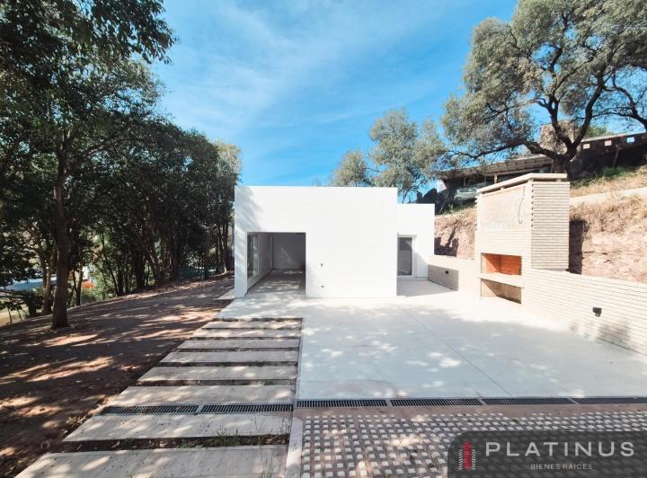 Casa · 185m² · 5 Ambientes · 2 Cocheras