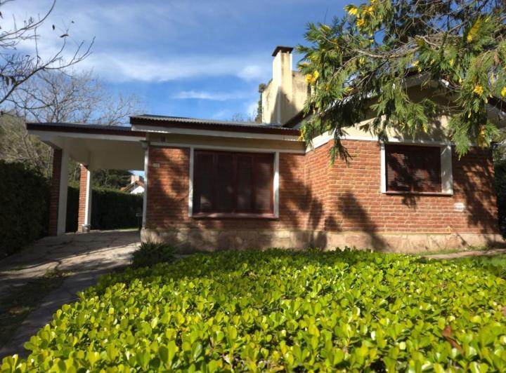 Casa · 100m² · 4 Ambientes · 2 Cocheras